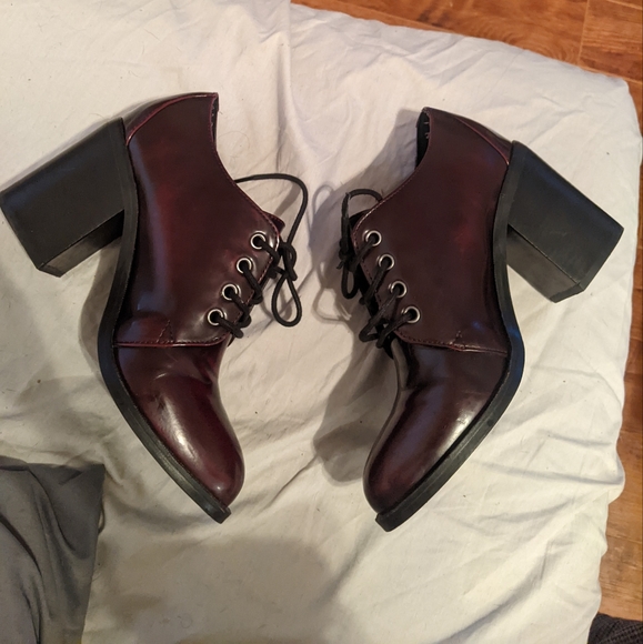 Steve Madden Shoes - Women's Burgundy Lace-Up Block Heel Oxford Shoes